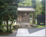 お稲荷様と記念碑 お稲荷様と記念碑